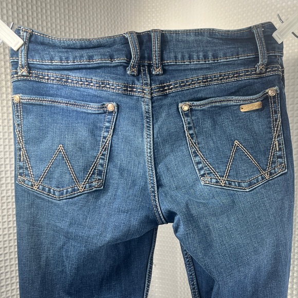 Wrangler Women's Boot Cut Blue Jeans- size 3/4 X 32 - Picture 10 of 12